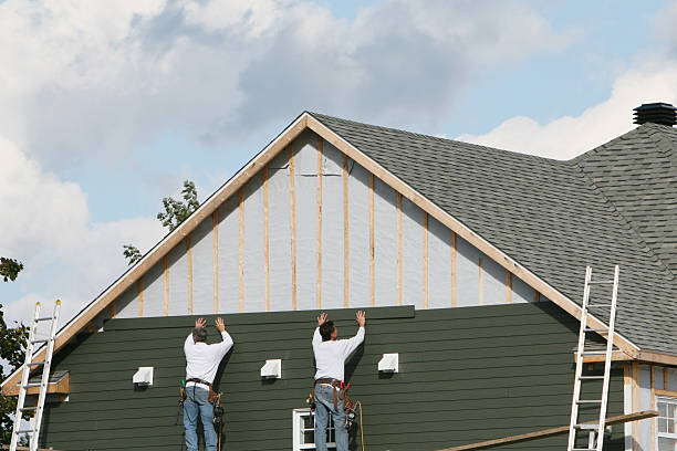 Professional Siding Repair technician working in Martinsville, IN